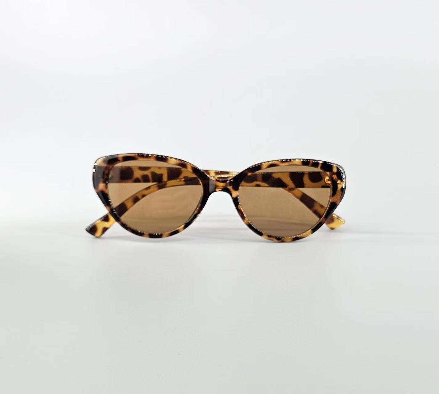 Sonnenbrille mit echte Leder Etui sowie Brillenputztuch