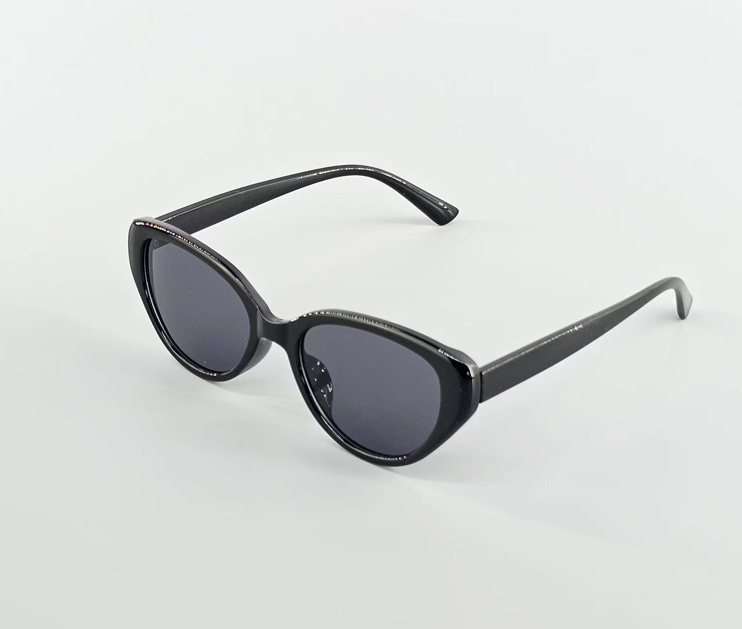 Sonnenbrille mit echte Leder Etui sowie Brillenputztuch