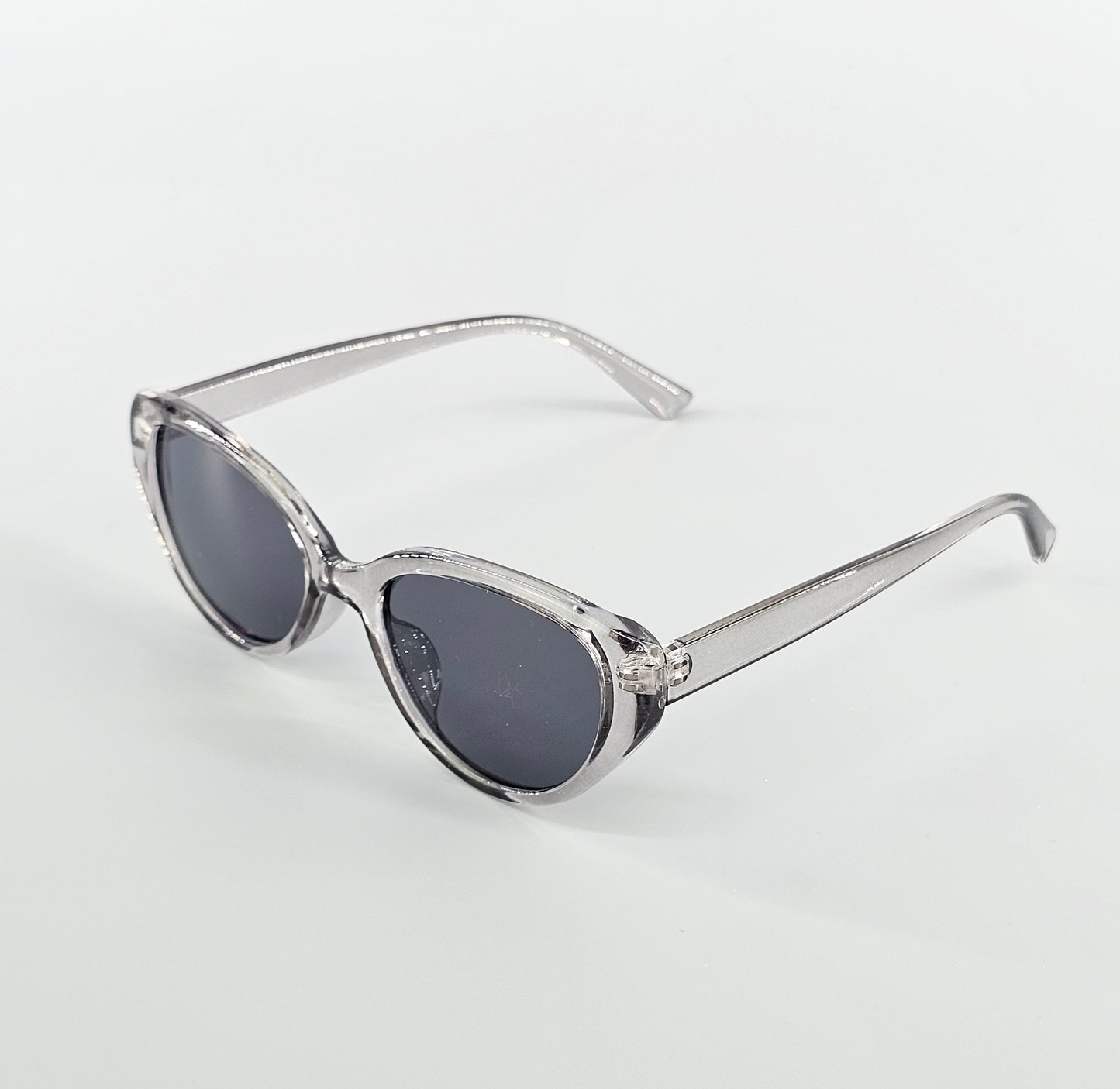 Sonnenbrille mit echte Leder Etui sowie Brillenputztuch