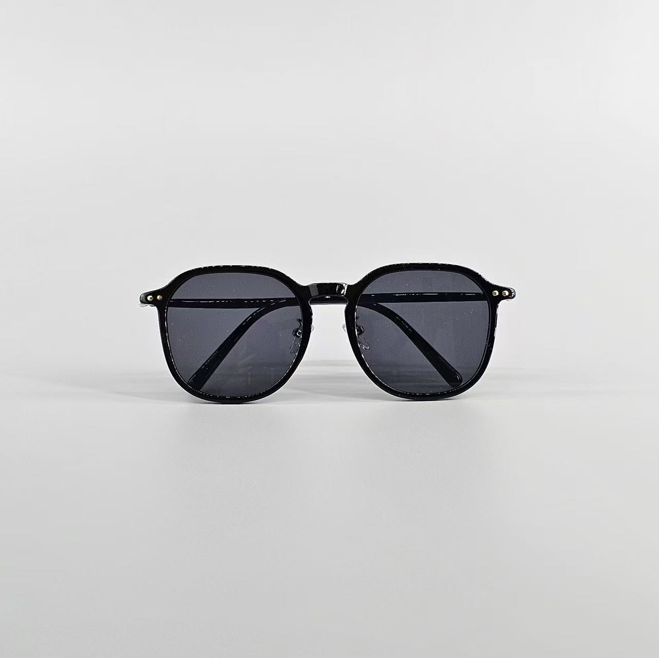 Sonnenbrille mit echte Leder Etui sowie Brillenputztuch