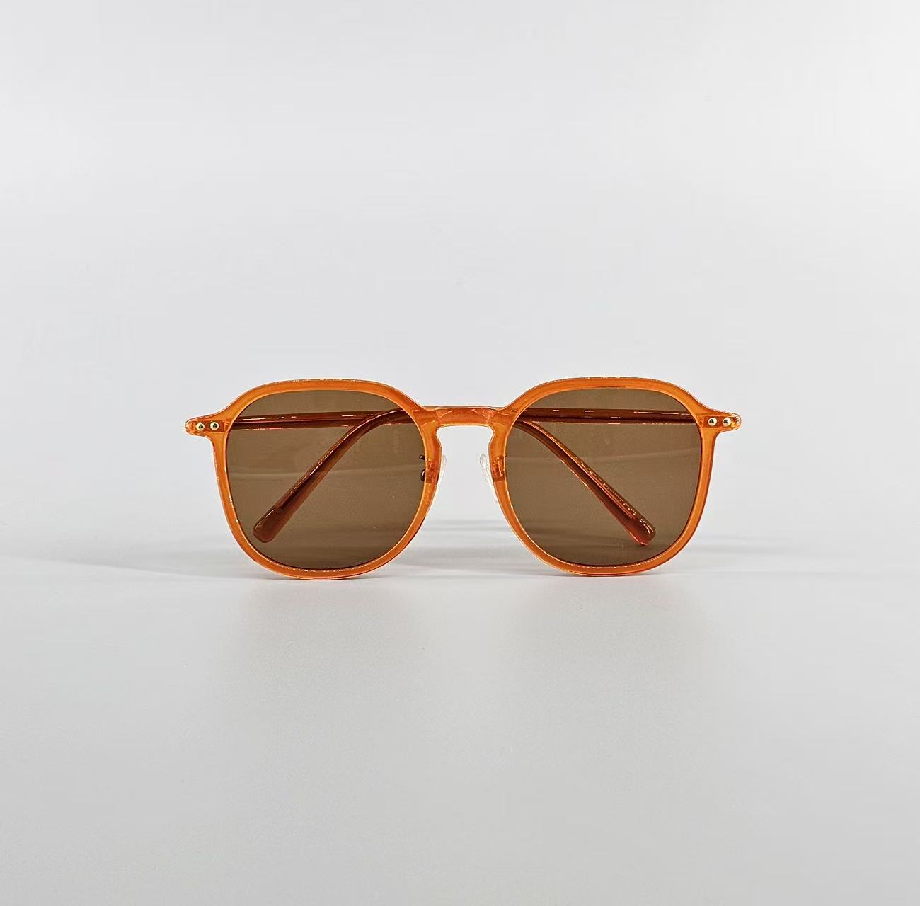Sonnenbrille mit echte Leder Etui sowie Brillenputztuch